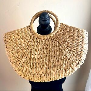 Straw market bag with circle handle